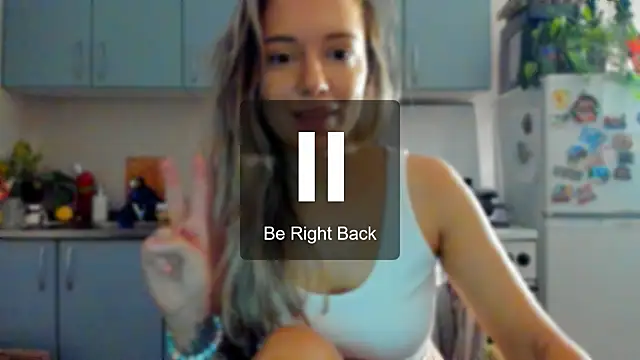 Snapshot of foxy_blond chatting on November 8, 2025, 12:44 am foxy blond online show from November 8, 2025, 12:44 am