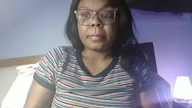 YaraBrynnn online show from November 13, 2025, 8:24 am