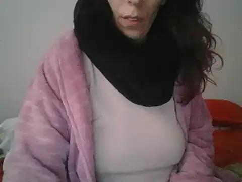 Snapshot of hairygirl80 chatting on December 10, 2024, 2:39 pm hairygirl80 online show from December 10, 2024, 2:39 pm