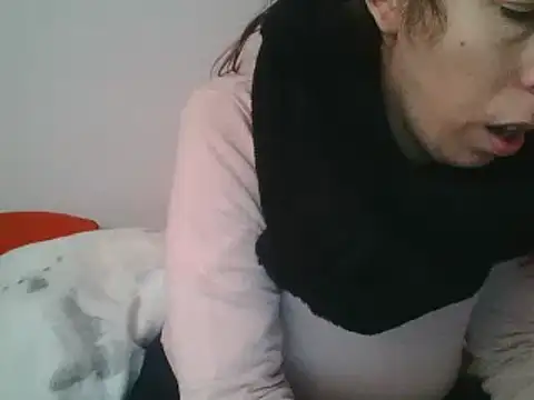 Snapshot of hairygirl80 chatting on December 11, 2024, 8:47 am hairygirl80 online show from December 11, 2024, 8:47 am