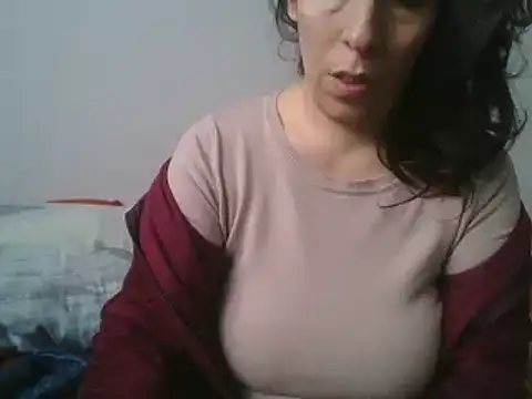Snapshot of hairygirl80 chatting on March 5, 2025, 9:05 am hairygirl80 online show from March 5, 2025, 9:05 am