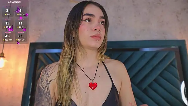 Lucy Vega online show from October 7, 2025, 3:47 am