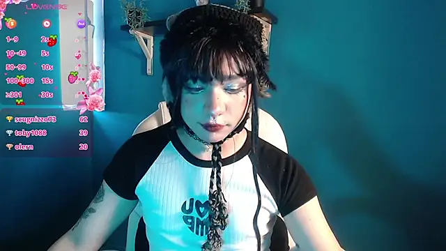 Snapshot of Poison_luna chatting on January 21, 2025, 8:11 pm Poison luna online show from January 21, 2025, 8:11 pm