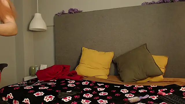 Snapshot of Poison_luna chatting on February 12, 2025, 7:56 pm Poison luna online show from February 12, 2025, 7:56 pm