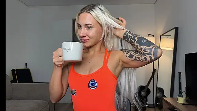 AnneBall online show from October 8, 2025, 2:04 pm