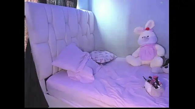 KittyKlum online show from March 21, 2025, 7:35 pm