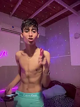 Snapshot of Mauuu18 chatting on October 16, 2025, 1:28 am Mauuu18 online show from October 16, 2025, 1:28 am