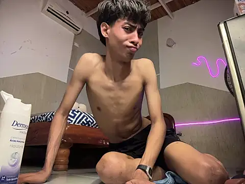 Mauuu18 online show from August 1, 2026, 11:58 pm