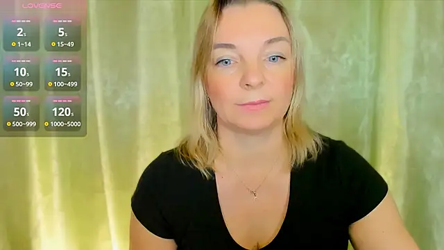 Snapshot of Regina__blue chatting on December 17, 2024, 3:17 pm Regina blue online show from December 17, 2024, 3:17 pm