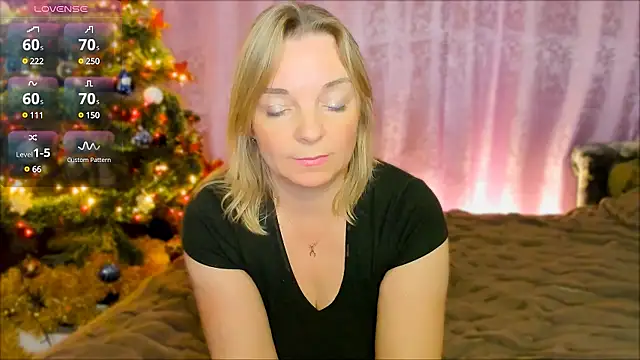 Snapshot of Regina__blue chatting on December 19, 2024, 6:56 pm Regina blue online show from December 19, 2024, 6:56 pm