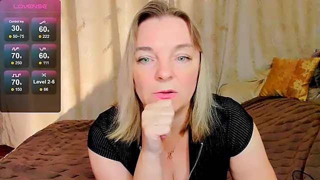 Snapshot of Regina__blue chatting on October 18, 2025, 4:52 pm Regina blue online show from October 18, 2025, 4:52 pm