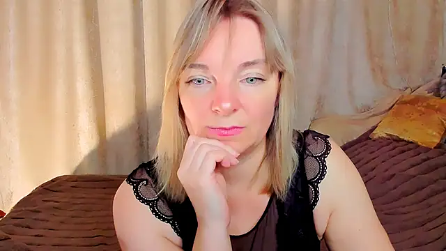 Snapshot of Regina__blue chatting on November 1, 2025, 9:50 pm Regina blue online show from November 1, 2025, 9:50 pm