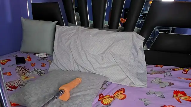 Zoe pss online show from September 29, 2025, 8:13 pm