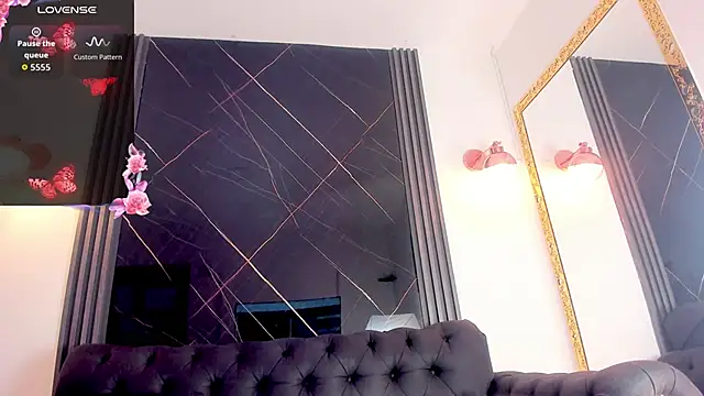 EvaaLovia1 online show from November 17, 2025, 2:01 pm