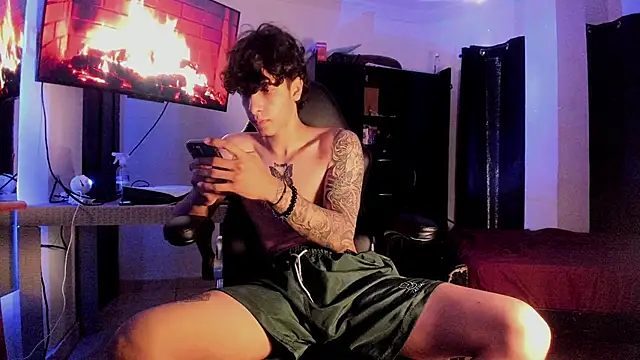 Snakebutterfly online show from February 13, 2025, 3:14 pm