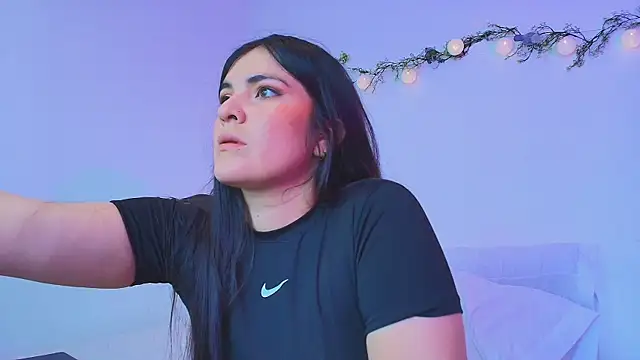 Amara vega online show from April 17, 2026, 2:09 pm