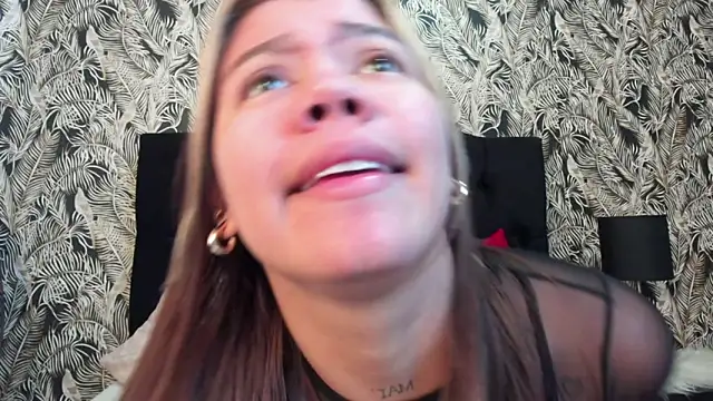 Snapshot of Gissel_Angel chatting on October 21, 2025, 8:20 pm Gissel Angel online show from October 21, 2025, 8:20 pm