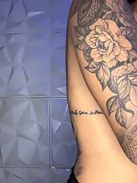 Snapshot of Tamyjenkins1 chatting on November 8, 2025, 1:28 am Tamyjenkins1 online show from November 8, 2025, 1:28 am