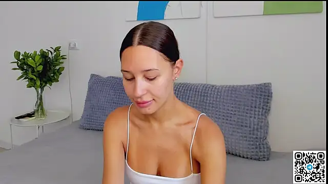 SelenaRousey online show from June 22, 2026, 7:49 am