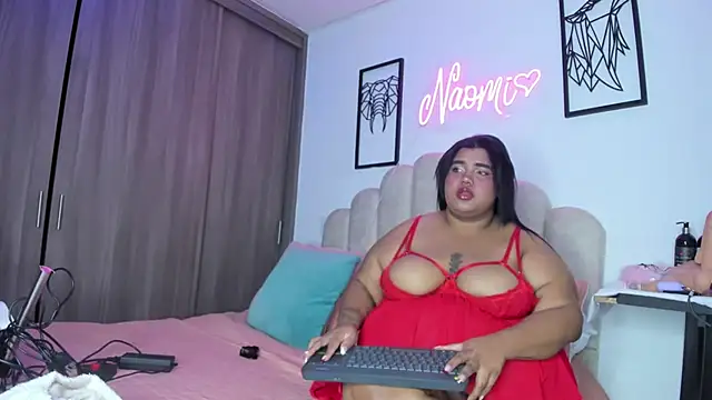 NaomiAsha online show from May 6, 2026, 12:43 pm