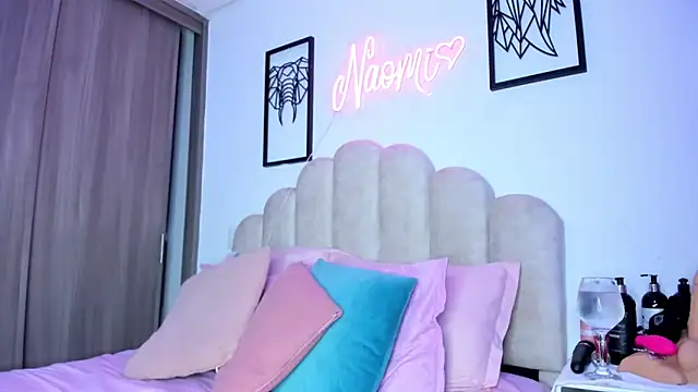NaomiAsha online show from May 26, 2026, 12:23 pm