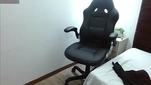 AlexandraJones  online show from September 13, 2025, 10:31 pm