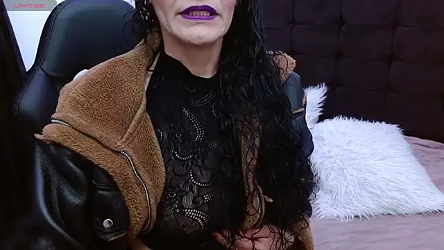 AlexandraJones  online show from October 9, 2025, 11:36 pm