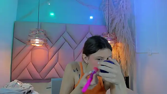 Snapshot of AngelaaCute_ chatting on December 23, 2024, 12:08 pm AngelaaCute online show from December 23, 2024, 12:08 pm