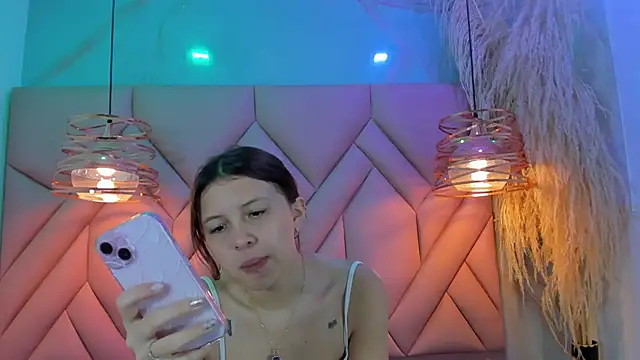 Snapshot of AngelaaCute_ chatting on December 24, 2024, 12:22 pm AngelaaCute online show from December 24, 2024, 12:22 pm