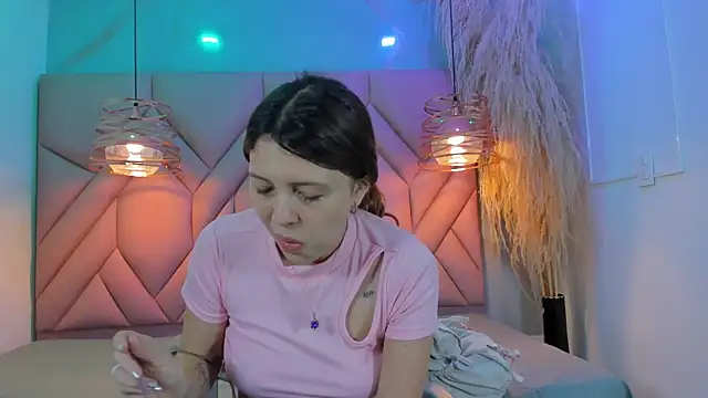 Snapshot of AngelaaCute_ chatting on December 26, 2024, 12:16 pm AngelaaCute online show from December 26, 2024, 12:16 pm