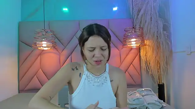 Snapshot of AngelaaCute_ chatting on December 27, 2024, 11:50 am AngelaaCute online show from December 27, 2024, 11:50 am