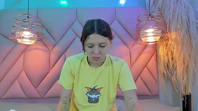 Snapshot of AngelaaCute_ chatting on December 28, 2024, 12:13 pm AngelaaCute online show from December 28, 2024, 12:13 pm