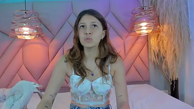 Snapshot of AngelaaCute_ chatting on December 31, 2024, 12:15 pm AngelaaCute online show from December 31, 2024, 12:15 pm