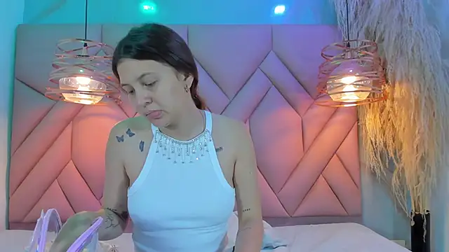 Snapshot of AngelaaCute_ chatting on January 12, 2025, 11:50 am AngelaaCute online show from January 12, 2025, 11:50 am