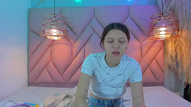 Snapshot of AngelaaCute_ chatting on January 15, 2025, 11:43 am AngelaaCute online show from January 15, 2025, 11:43 am