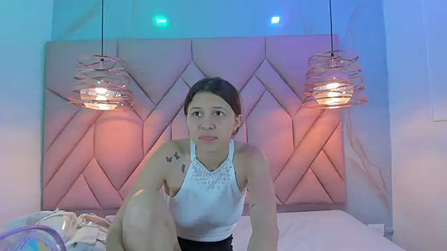 Snapshot of AngelaaCute_ chatting on January 18, 2025, 11:43 am AngelaaCute online show from January 18, 2025, 11:43 am