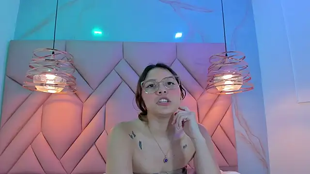 Snapshot of AngelaaCute_ chatting on January 21, 2025, 12:07 pm AngelaaCute online show from January 21, 2025, 12:07 pm