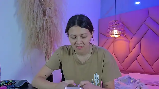 Snapshot of AngelaaCute_ chatting on January 29, 2025, 12:02 pm AngelaaCute online show from January 29, 2025, 12:02 pm