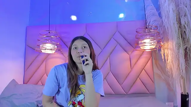 Snapshot of AngelaaCute_ chatting on March 4, 2025, 12:12 pm AngelaaCute online show from March 4, 2025, 12:12 pm