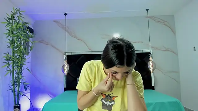 Snapshot of AngelaaCute_ chatting on September 10, 2025, 12:05 pm AngelaaCute online show from September 10, 2025, 12:05 pm