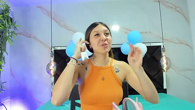 Snapshot of AngelaaCute_ chatting on September 27, 2025, 12:21 pm AngelaaCute online show from September 27, 2025, 12:21 pm