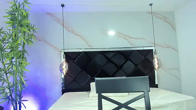 Snapshot of AngelaaCute_ chatting on October 7, 2025, 12:13 pm AngelaaCute online show from October 7, 2025, 12:13 pm