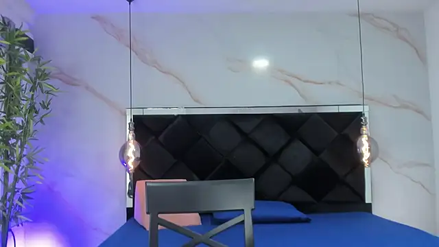 Snapshot of AngelaaCute_ chatting on October 21, 2025, 12:17 pm AngelaaCute online show from October 21, 2025, 12:17 pm