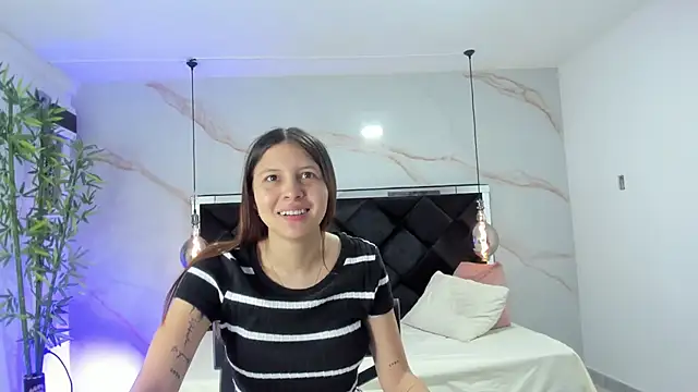 Snapshot of AngelaaCute_ chatting on November 15, 2025, 12:34 pm AngelaaCute online show from November 15, 2025, 12:34 pm