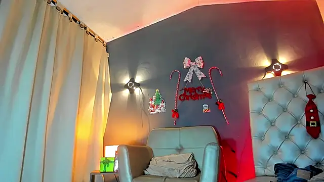Snapshot of HerculesWheeler chatting on December 6, 2024, 9:24 pm HerculesWheeler online show from December 6, 2024, 9:24 pm