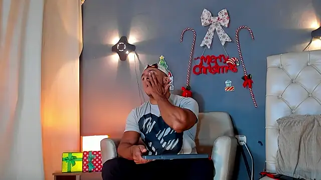 Snapshot of HerculesWheeler chatting on December 31, 2024, 2:14 pm HerculesWheeler online show from December 31, 2024, 2:14 pm