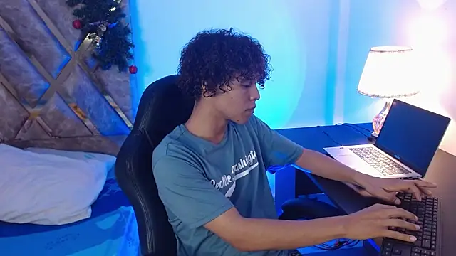 nickolas moon online show from December 28, 2024, 10:02 pm