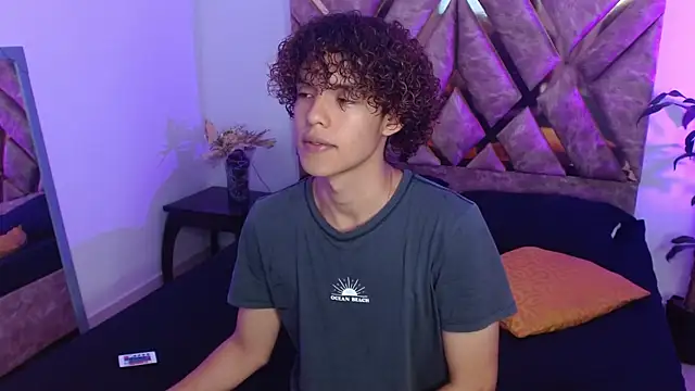 nickolas moon online show from February 1, 2025, 2:34 pm