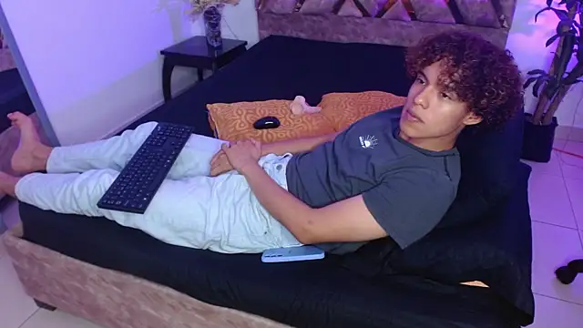 nickolas moon online show from February 1, 2025, 5:37 pm