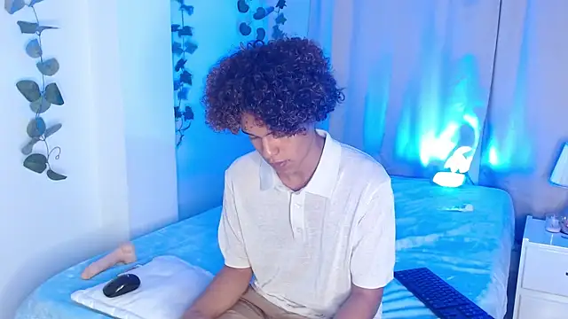 nickolas moon online show from February 4, 2025, 10:34 pm